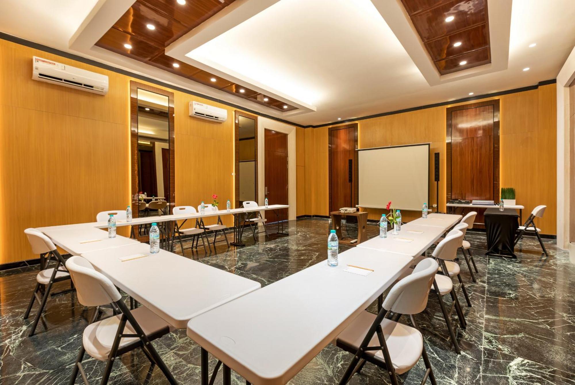 Boss Legian Hotel Powered By Archipelago ภายนอก รูปภาพ