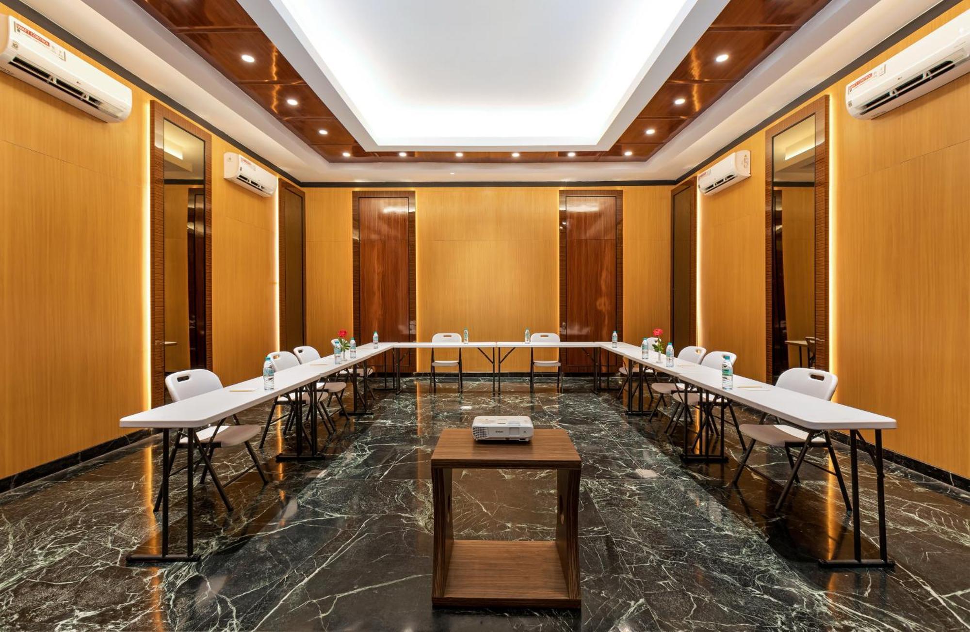 Boss Legian Hotel Powered By Archipelago ภายนอก รูปภาพ