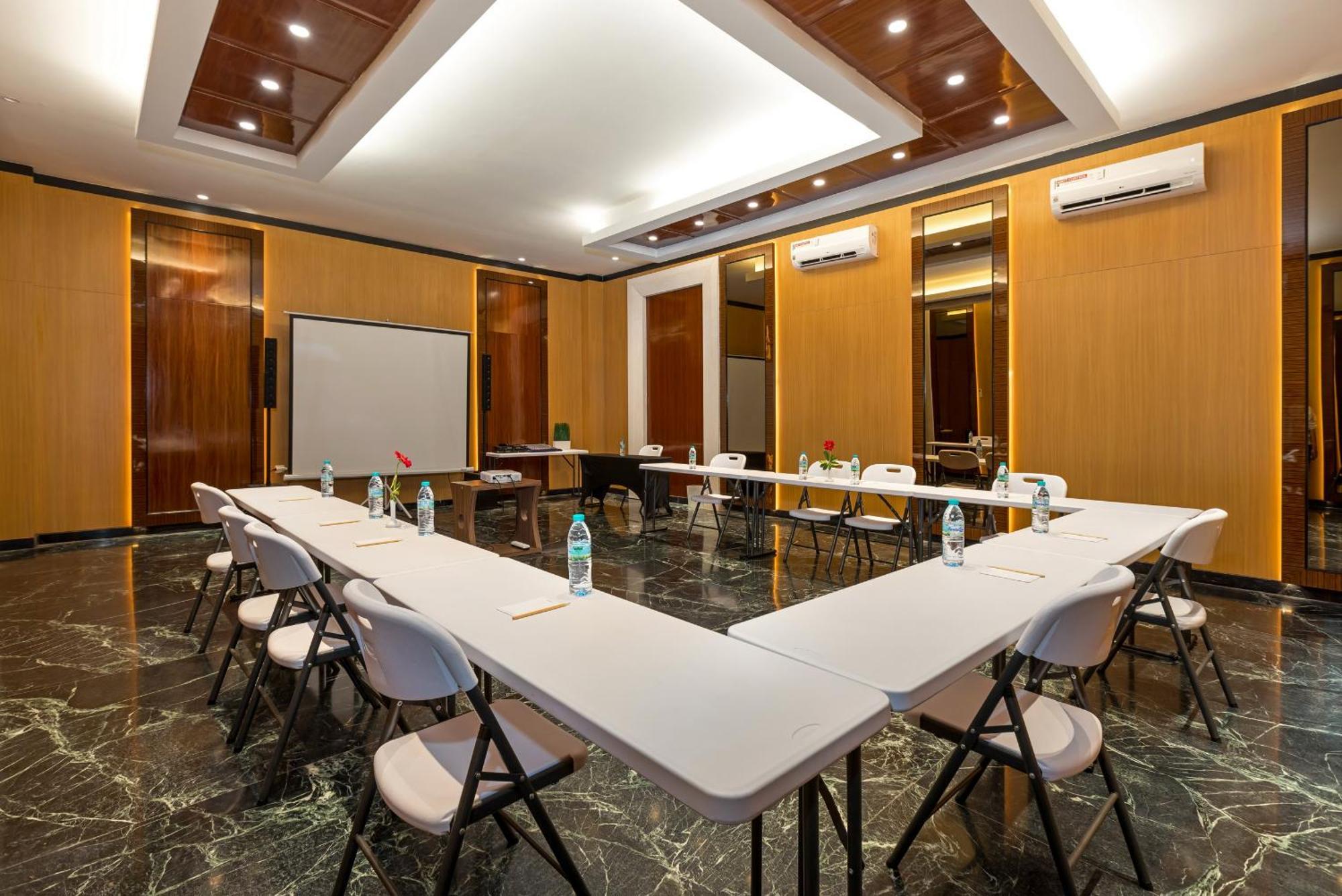 Boss Legian Hotel Powered By Archipelago ภายนอก รูปภาพ