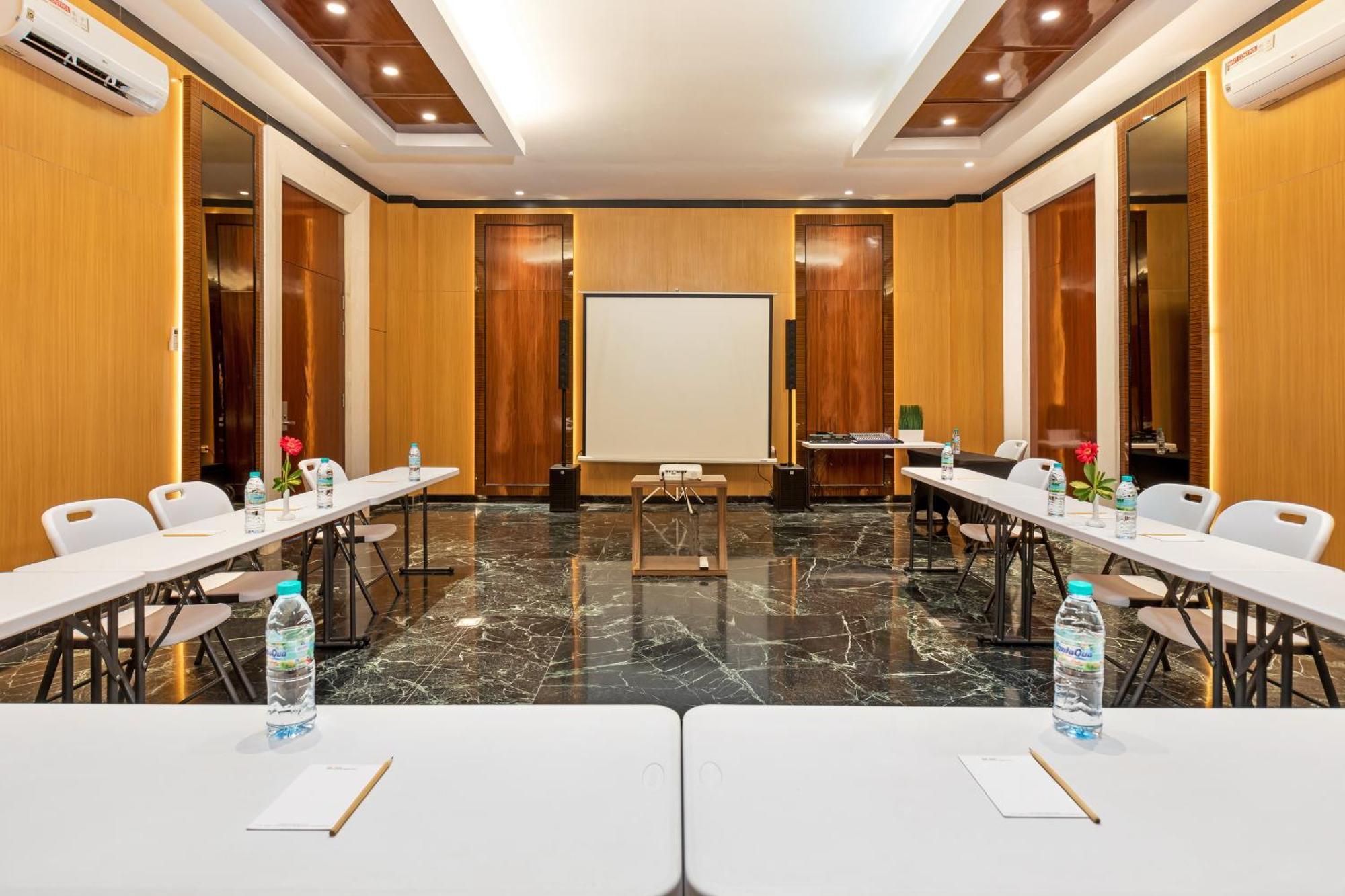 Boss Legian Hotel Powered By Archipelago ภายนอก รูปภาพ