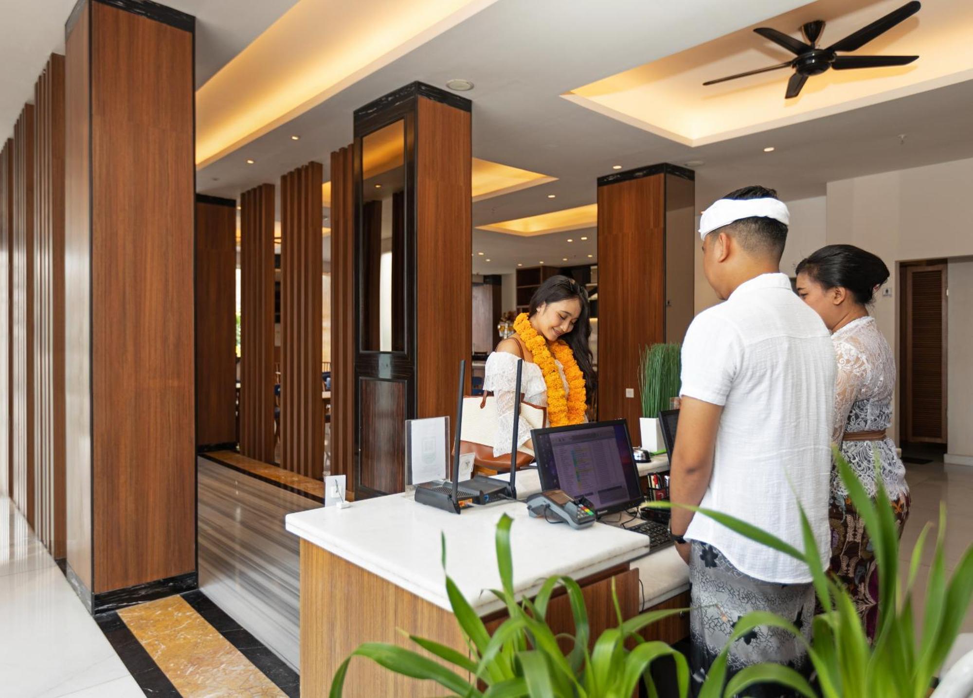 Boss Legian Hotel Powered By Archipelago ภายนอก รูปภาพ